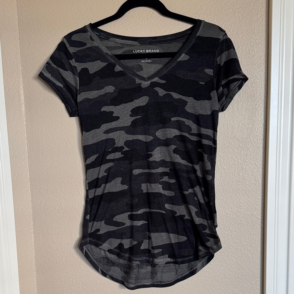 Lucky Brand Women's Short Sleeve Camouflage Top - Black and Gray